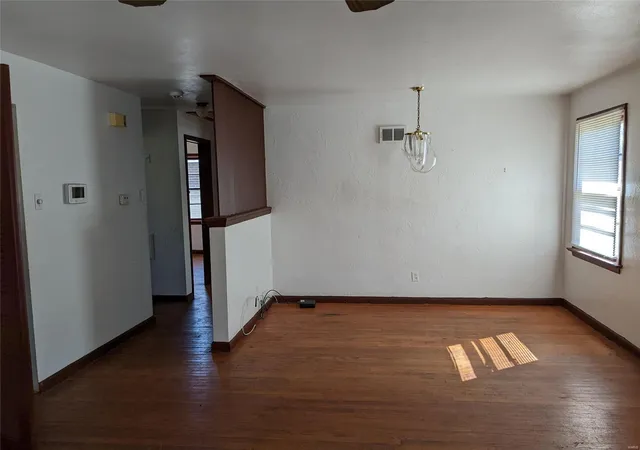Photo 3 of Single Family Residence at 2109 Brookfield Dr, Saint Louis, MO 63136 | MLS# MIS22067347 |  | Sold on 2023-04-27