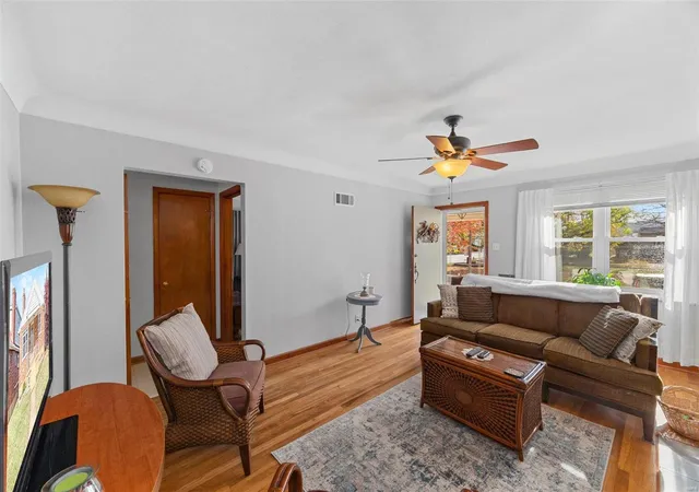 4th image of 5305 Reber Pl, Saint Louis, MO 63139 | MLS# MIS22072336