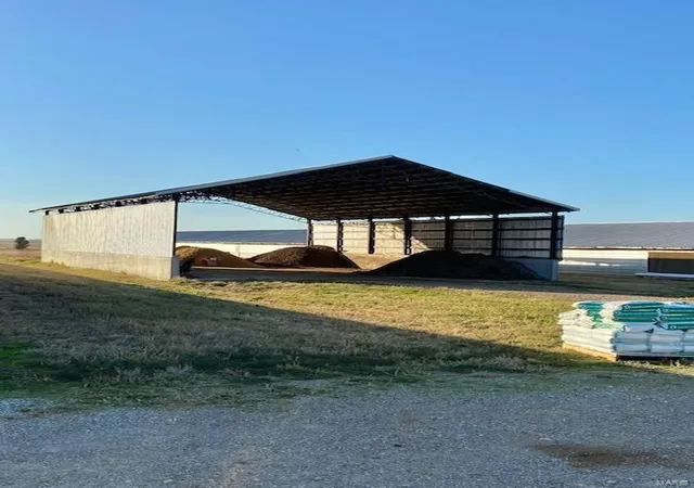 Photo 3 of Farm at 10253 Hwy Tt, Dudley, MO 63936 | MLS# MIS22072874 | | Sold on 2025-01-07