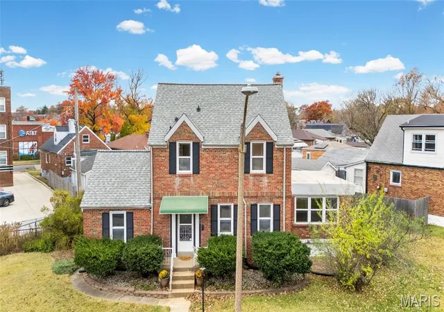 Photo 2 of Sale Pending at 3905 Tamm Ave, Saint Louis, MO 63109 | MLS# MIS22078648 | Listing updated on 2026-01-19