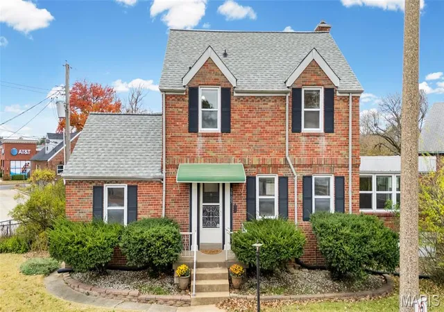 Photo 3 of Sale Pending at 3905 Tamm Ave, Saint Louis, MO 63109 | MLS# MIS22078648 | Listing updated on 2026-01-19