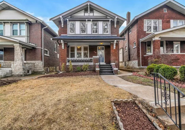 Single Family Residence at 3146 Geyer Ave, Saint Louis, MO 63104 | MLS# MIS23000319 | | Sold on 2023-03-01