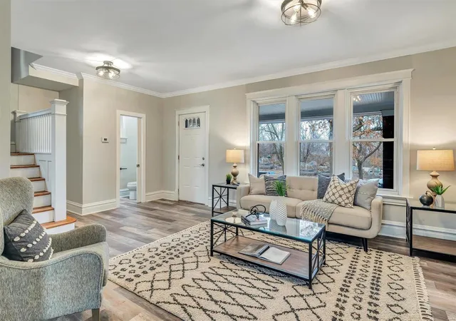 Photo 2 of Single Family Residence at 3146 Geyer Ave, Saint Louis, MO 63104 | MLS# MIS23000319 | | Sold on 2023-03-01