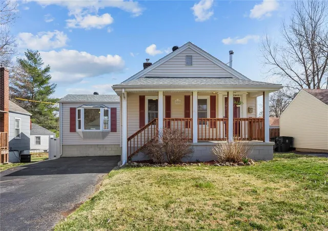 Photo 2 of Single Family Residence at 10252 Saint Richard Ln, Saint Ann, MO 63074 | MLS# MIS23006828 | | Sold on 2023-03-31