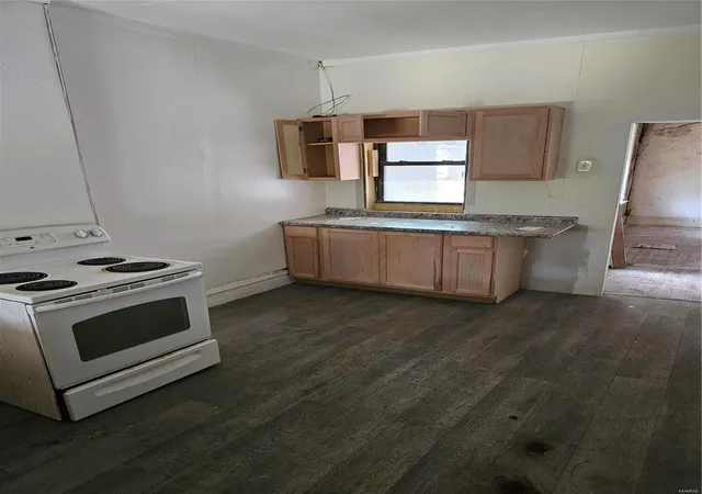 Photo 4 of Single Family Residence at 4419 Farlin Ave, Saint Louis, MO 63115 | MLS# MIS23016402 | | Sold on 2023-10-04