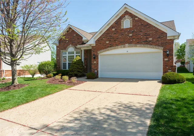 Photo 1 of Villa at 18 Eagle Bluff Ln, Saint Charles, MO 63303 | MLS# MIS23019308 | | Sold on 2023-05-10