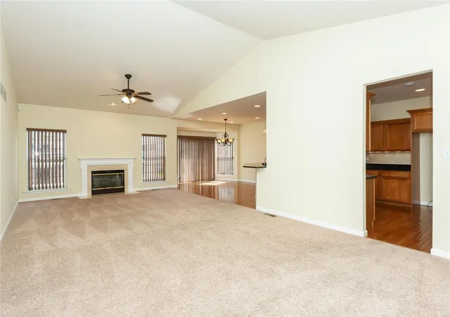 Photo 4 of Villa at 18 Eagle Bluff Ln, Saint Charles, MO 63303 | MLS# MIS23019308 | | Sold on 2023-05-10