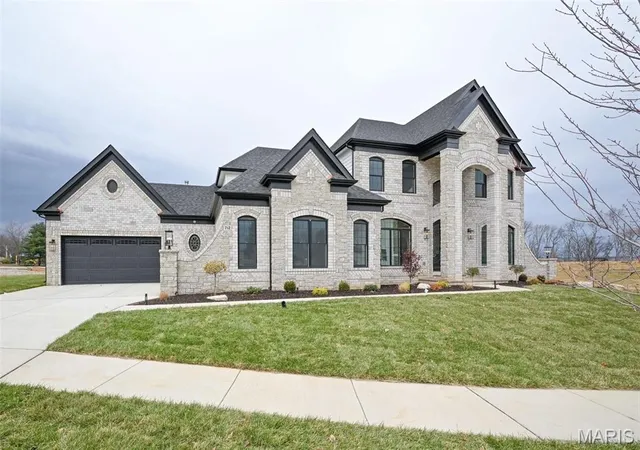Photo 3 of Sale Pending at 776 Schaeffer's Grove Ct, Chesterfield, MO 63005 | MLS# MIS23023027 | Listing updated on 2026-05-18