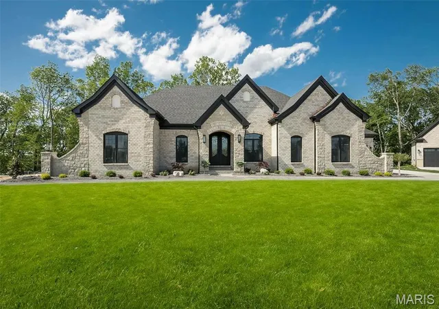 1st image of 805 Silver Buck Ln, Chesterfield, MO 63005 | MLS# MIS23023038