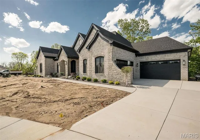 3rd image of 805 Silver Buck Ln, Chesterfield, MO 63005 | MLS# MIS23023038