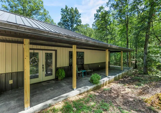 Photo 4 of Single Family Residence at 15220 Woodchuck Dr, Glenallen, MO 63751 | MLS# MIS23025027 |  | Sold on 2024-10-07
