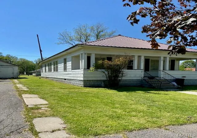 Photo 1 of Single Family Residence at 332 S Elm, Dexter, MO 63841 | MLS# MIS23025047 | | Sold on 2025-10-14