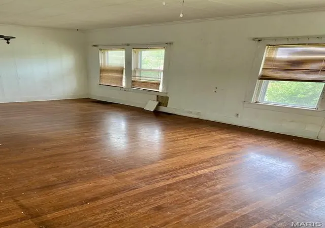 Photo 5 of Single Family Residence at 332 S Elm, Dexter, MO 63841 | MLS# MIS23025047 | | Sold on 2025-10-14