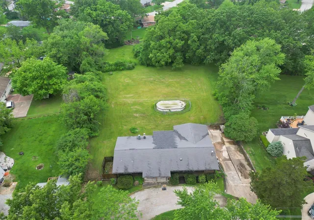 Photo 1 of Single Family Residence at 8647 Watson Ridge Dr, Saint Louis, MO 63126 | MLS# MIS23027598 | | Sold on 2023-07-06