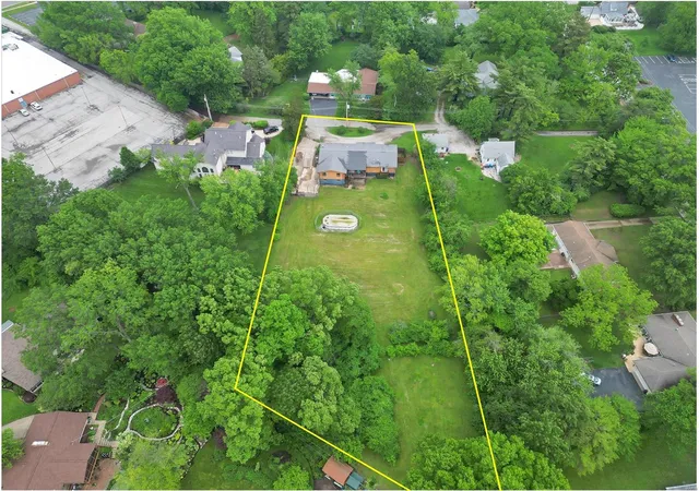 Photo 3 of Single Family Residence at 8647 Watson Ridge Dr, Saint Louis, MO 63126 | MLS# MIS23027598 | | Sold on 2023-07-06