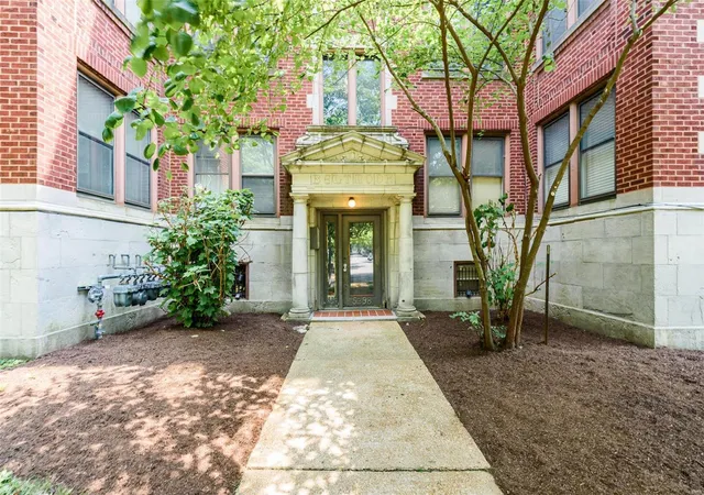 Photo 2 of Condominium at 5398 Pershing Ave #3E, Saint Louis, MO 63112 | MLS# MIS23033821 | | Sold on 2023-08-25