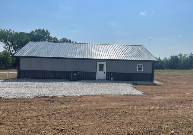 Photo 3 of Single Family Residence at 18275 Monroe Road 477, Stoutsville, MO 65283 | MLS# MIS23039232 |  | Sold on 2023-11-03