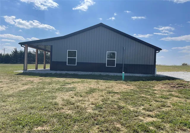 Photo 4 of Single Family Residence at 18275 Monroe Road 477, Stoutsville, MO 65283 | MLS# MIS23039232 |  | Sold on 2023-11-03