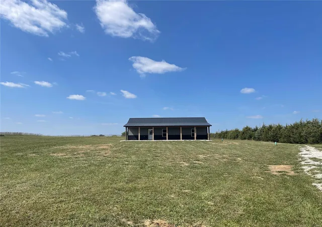 Photo 5 of Single Family Residence at 18275 Monroe Road 477, Stoutsville, MO 65283 | MLS# MIS23039232 |  | Sold on 2023-11-03
