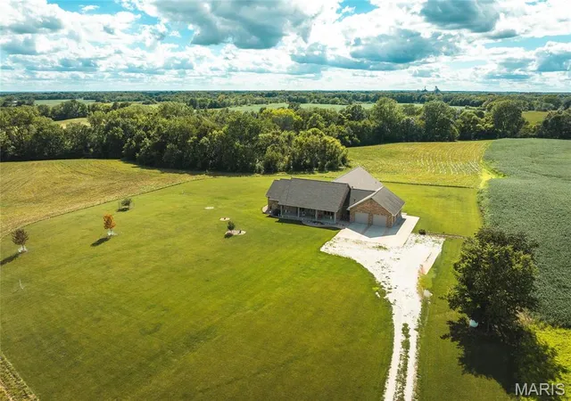 Photo 4 of Single family home for sale at 272 NE 1350 Avenue, Greenfield, IL 62044 | MLS# MIS23048827 | Listing updated on 2026-10-02