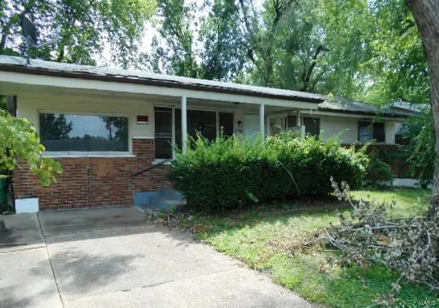 Single Family Residence at 9814 Monarch Dr, Saint Louis, MO 63136 | MLS# MIS23050862 | | Sold on 2023-09-28