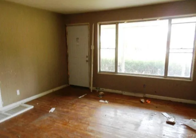 Photo 1 of Single Family Residence at 9814 Monarch Dr, Saint Louis, MO 63136 | MLS# MIS23050862 | | Sold on 2023-09-28