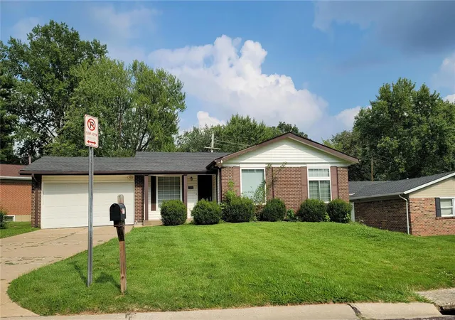 Single Family Residence at 11870 Hidden Lake Dr, Saint Louis, MO 63138 | MLS# MIS23053221 | | Sold on 2023-10-20