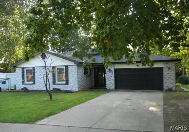 Single Family Residence at 224 Shelburne Dr, Saint Charles, MO 63301 | MLS# MIS23066650 | | Sold on 2025-06-17