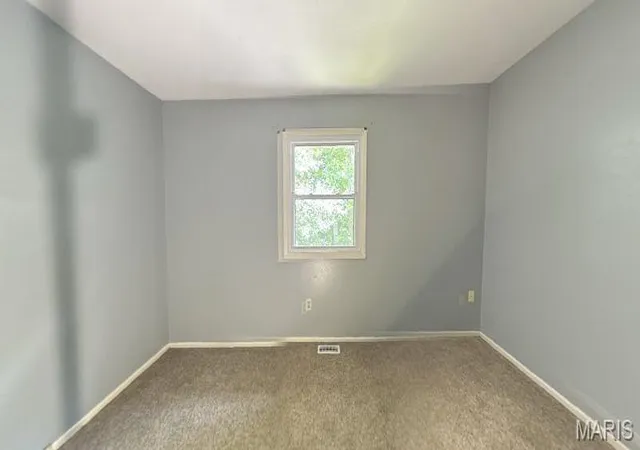 Photo 4 of Single Family Residence at 224 Shelburne Dr, Saint Charles, MO 63301 | MLS# MIS23066650 | | Sold on 2025-06-17
