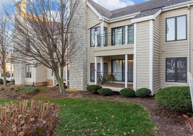 2nd image of 1608 Lake Knoll Dr #1A, Lake Saint Louis, MO 63367 | MLS# MIS23066970
