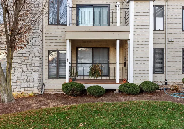 3rd image of 1608 Lake Knoll Dr #1A, Lake Saint Louis, MO 63367 | MLS# MIS23066970