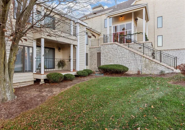 4th image of 1608 Lake Knoll Dr #1A, Lake Saint Louis, MO 63367 | MLS# MIS23066970