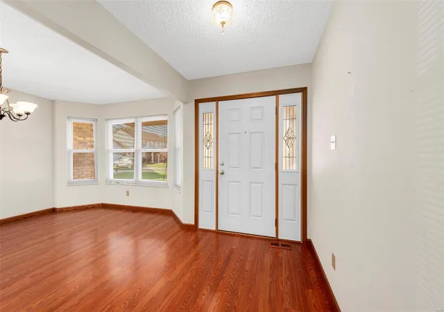 Photo 2 of Single Family Residence at 1314 Kyle Dr, Saint Charles, MO 63304 | MLS# MIS23069296 | | Sold on 2024-12-19