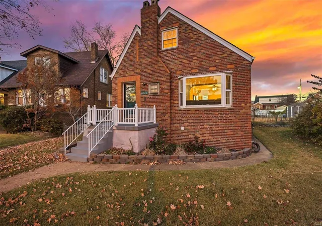 Single Family Residence at 6421 Lindenwood Pl, Saint Louis, MO 63109 | MLS# MIS23069480 | | Sold on 2024-02-05