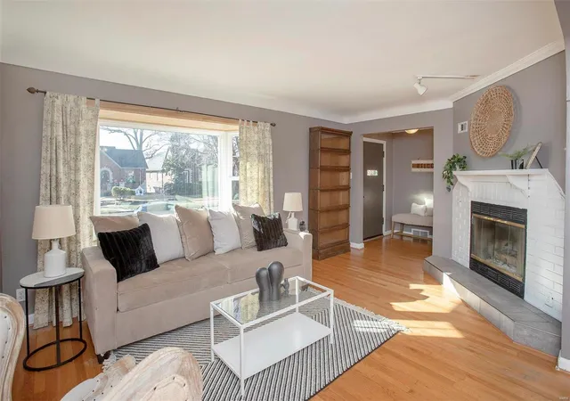 Photo 2 of Single Family Residence at 6421 Lindenwood Pl, Saint Louis, MO 63109 | MLS# MIS23069480 | | Sold on 2024-02-05