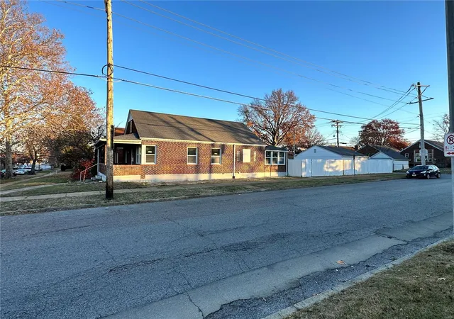 Photo 2 of Single Family Residence at 5054 Fyler Ave, Saint Louis, MO 63139 | MLS# MIS23072979 | | Sold on 2024-09-27