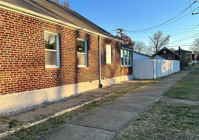 Photo 3 of Single Family Residence at 5054 Fyler Ave, Saint Louis, MO 63139 | MLS# MIS23072979 | | Sold on 2024-09-27