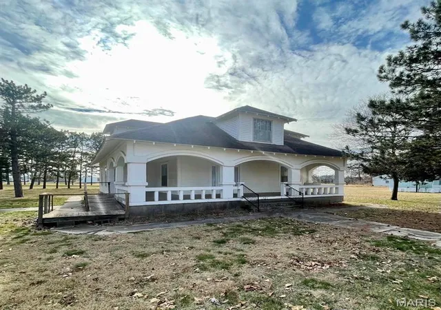 Photo 1 of Single Family Residence at 722 W Main, Bernie, MO 63822 | MLS# MIS24000645 |  | Sold on 2025-09-09