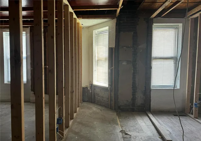 Photo 3 of Multi Family at 5069 Vernon Ave, Saint Louis, MO 63113 | MLS# MIS24002141 | | Sold on 2024-10-10