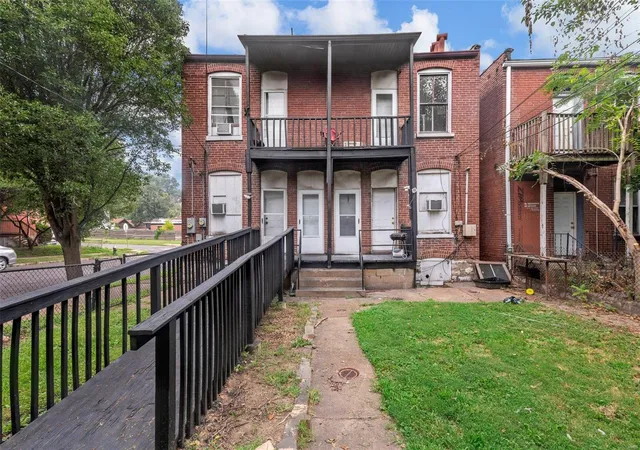Photo 3 of Multi Family at 3152 Winnebago St, Saint Louis, MO 63118 | MLS# MIS24002157 | | Sold on 2024-04-11