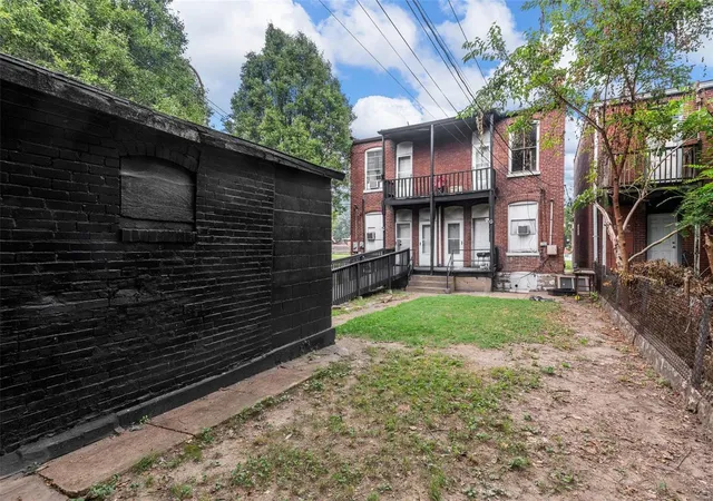 Photo 4 of Multi Family at 3152 Winnebago St, Saint Louis, MO 63118 | MLS# MIS24002157 | | Sold on 2024-04-11