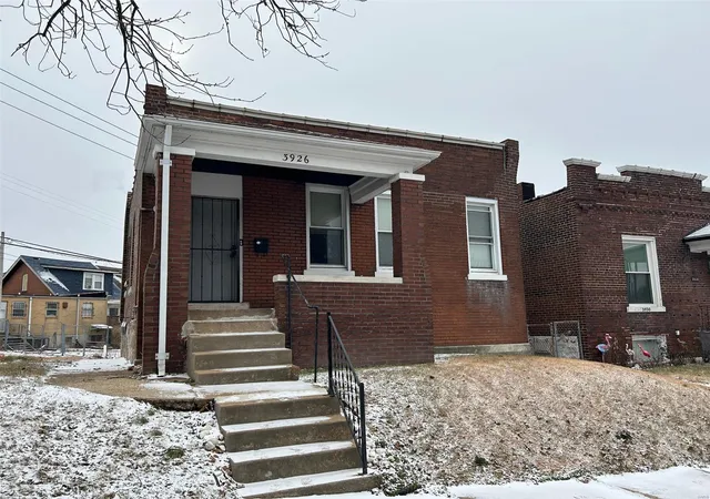 Single Family Residence at 3926 Tholozan Ave, Saint Louis, MO 63116 | MLS# MIS24003427 | | Sold on 2024-03-29