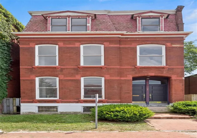 Single Family Residence at 1004 Morrison Ave, Saint Louis, MO 63104 | MLS# MIS24006039 | | Sold on 2024-05-14
