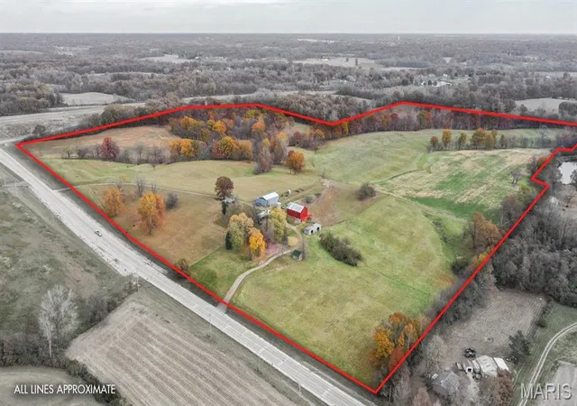 Photo 2 of House for sale at 4245 Seminary Rd, Alton, IL 62002 | MLS# MIS24006313 | Listing updated on 2026-01-09