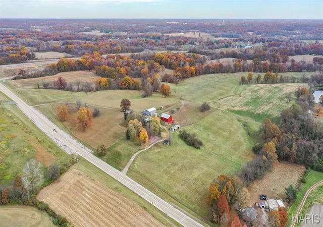 Photo 3 of House for sale at 4245 Seminary Rd, Alton, IL 62002 | MLS# MIS24006313 | Listing updated on 2026-01-09