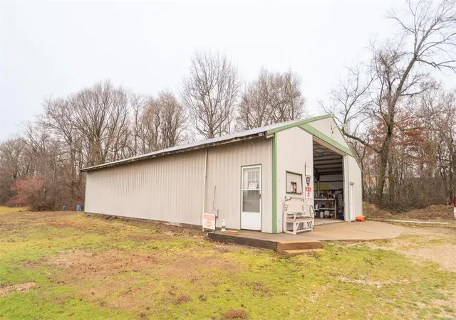 Photo 5 of Single Family Residence at 15701 County Road 533, Bloomfield, MO 63825 | MLS# MIS24007375 |  | Sold on 2025-05-23