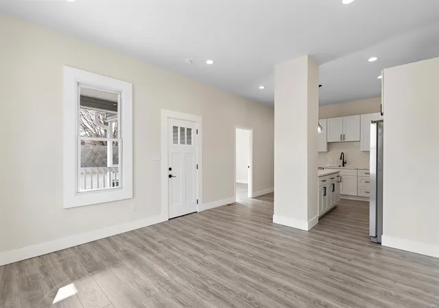 Photo 3 of Single Family Residence at 4840 Hamburg Ave, Saint Louis, MO 63123 | MLS# MIS24009443 | | Sold on 2024-03-20