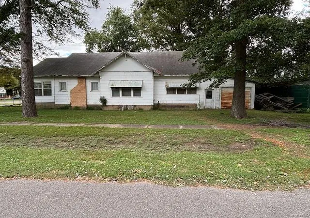 Photo 3 of Single Family Residence at 316 Day Ave, Bernie, MO 63822 | MLS# MIS24010819 |  | Sold on 2025-01-31