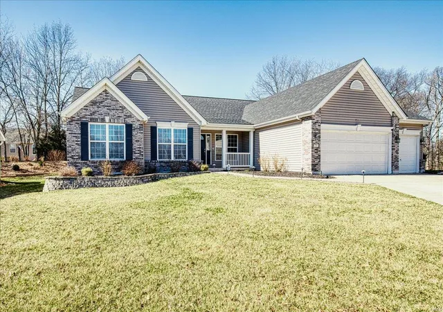 Single Family Residence at 731 Autumnwood Forest Dr, Lake Saint Louis, MO 63367 | MLS# MIS24010992 | | Sold on 2024-04-15