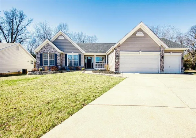Photo 1 of Single Family Residence at 731 Autumnwood Forest Dr, Lake Saint Louis, MO 63367 | MLS# MIS24010992 | | Sold on 2024-04-15